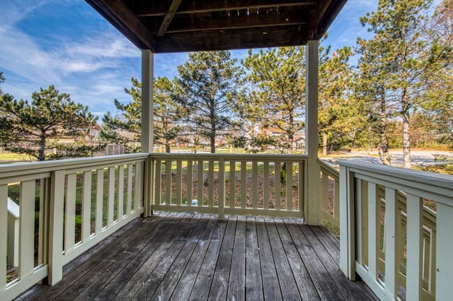 Building Photo - 546 W Parkside Dr