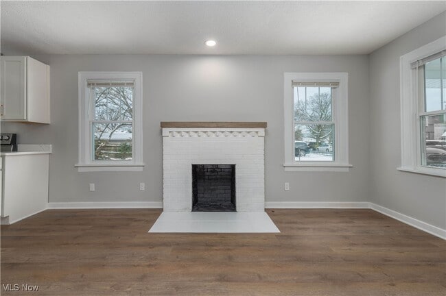 Building Photo - 218 Roxboro Rd