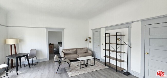 Building Photo - 1604 W Pico Blvd