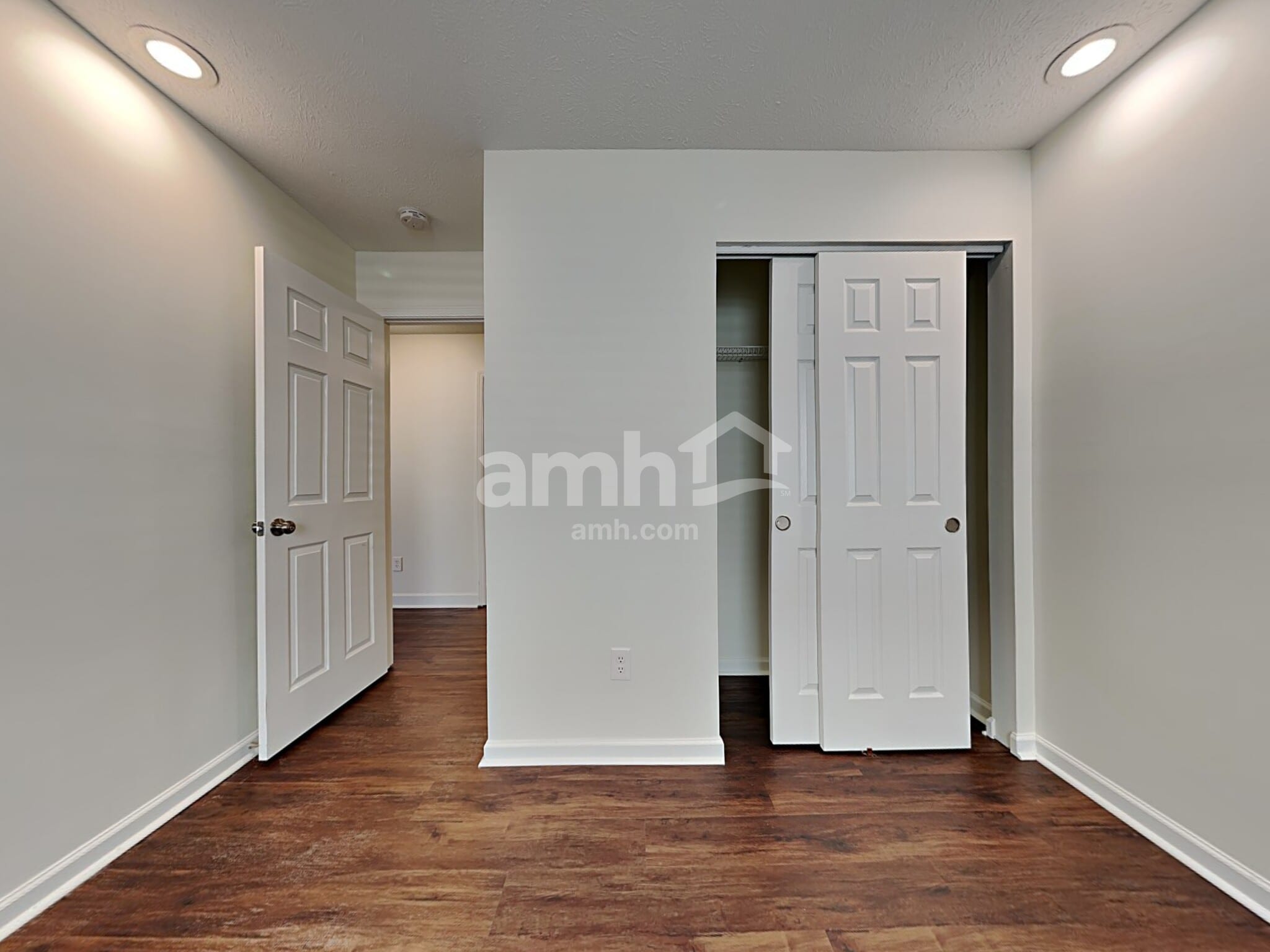 Building Photo - 15015 Silver Thorne Way