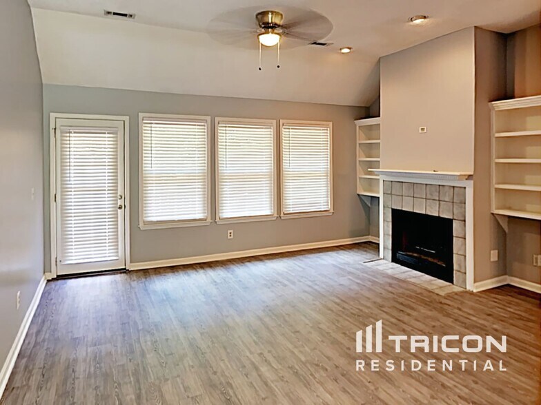 Building Photo - 105 Peach Pointe Dr