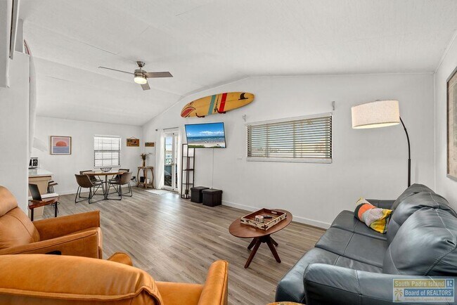 Building Photo - 105 E Marisol Dr