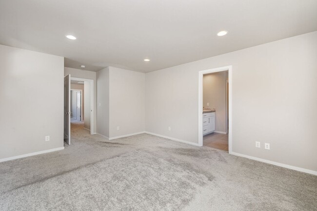 Building Photo - Modern home with 4 bed 2.5 bath available ...