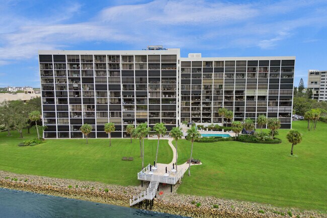 Building Photo - 356 Golfview Rd