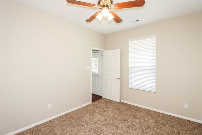 Building Photo - 15118 Sycamore Leaf Ln