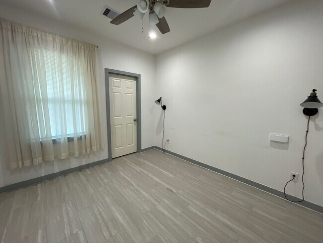 Building Photo - 5226 Ridgevan St