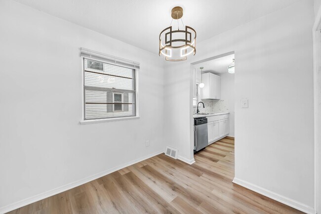 Building Photo - 27151 Farringdon Ave