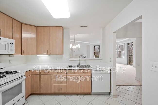 Building Photo - 11776 Stratford House Pl