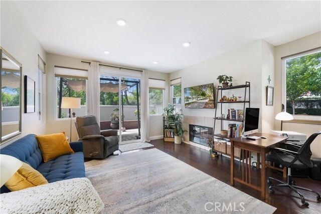 Building Photo - 2 Vía Entrada