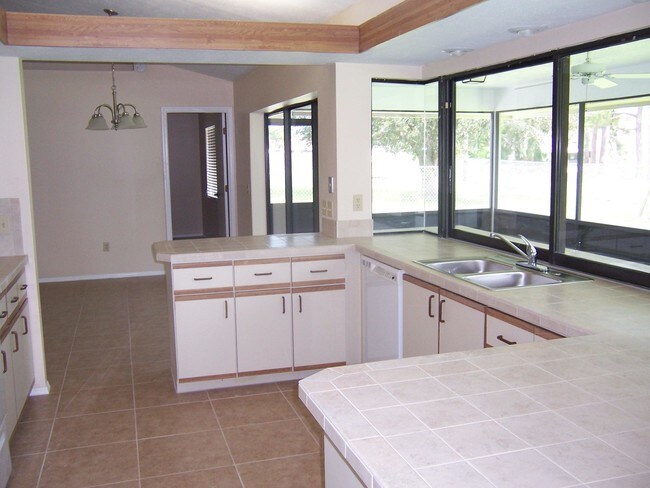 Building Photo - 2163 SE Shelter Dr