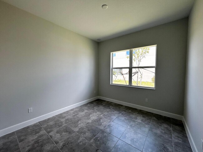 Building Photo - 15192 Wildwood Cir