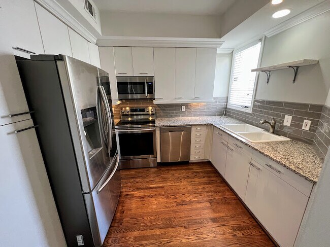 Building Photo - 4040 Avondale Ave