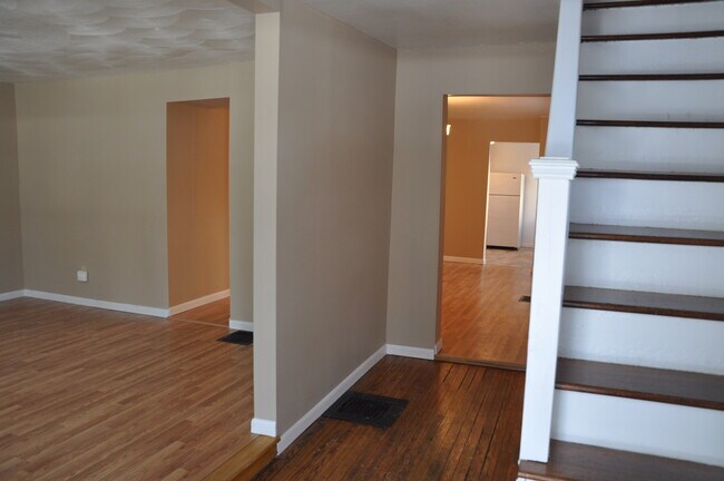 Entryway - 118 3rd St
