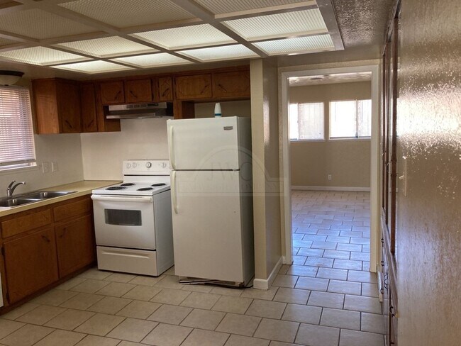 Building Photo - 1814 Crestridge Dr