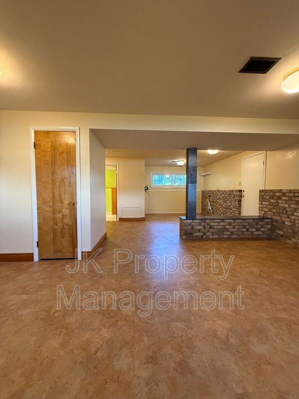 Building Photo - 1015 Carlos Dr