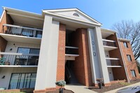 Building Photo - Great Two Bedroom Condo Available - 1010-5 Blueridge Dr.