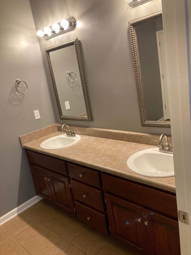 Building Photo - 138 Concord Ave