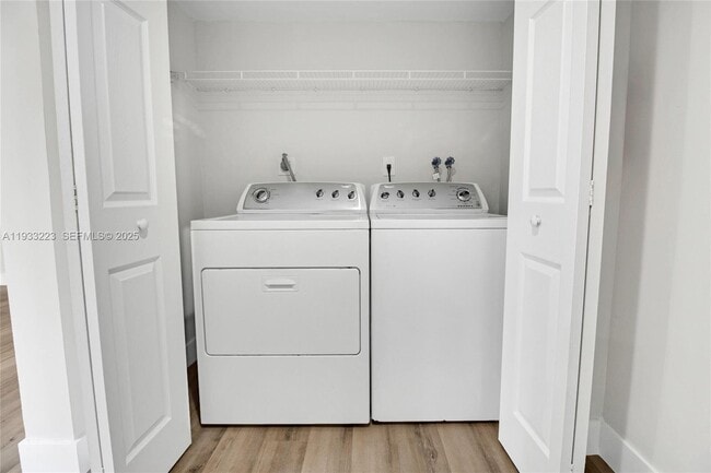 Building Photo - 1211 N Andrews Ave