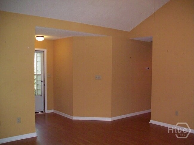 Building Photo - 141 Wakefield Dr