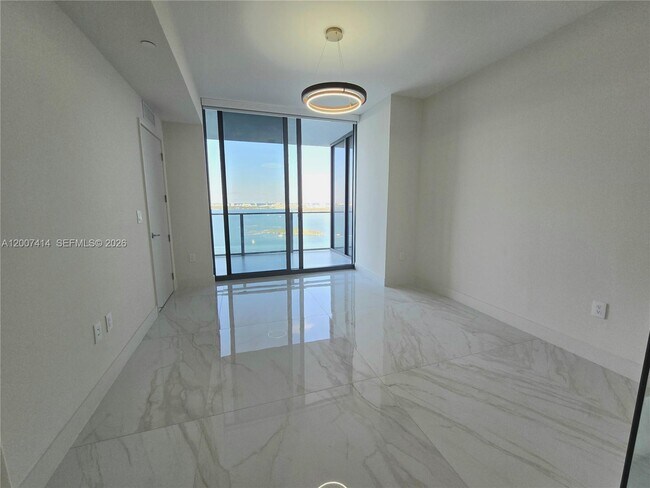 Building Photo - 700 NE 24th St