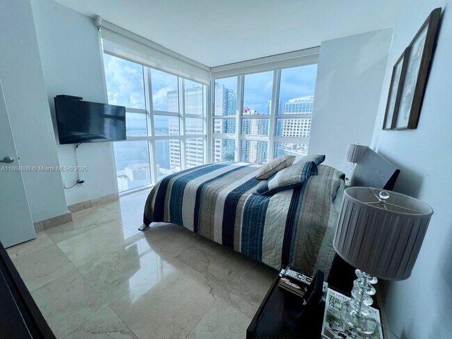 Building Photo - 950 Brickell Bay Dr