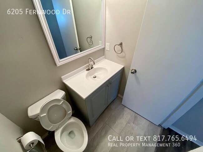 Building Photo - 6205 Fernwood Dr