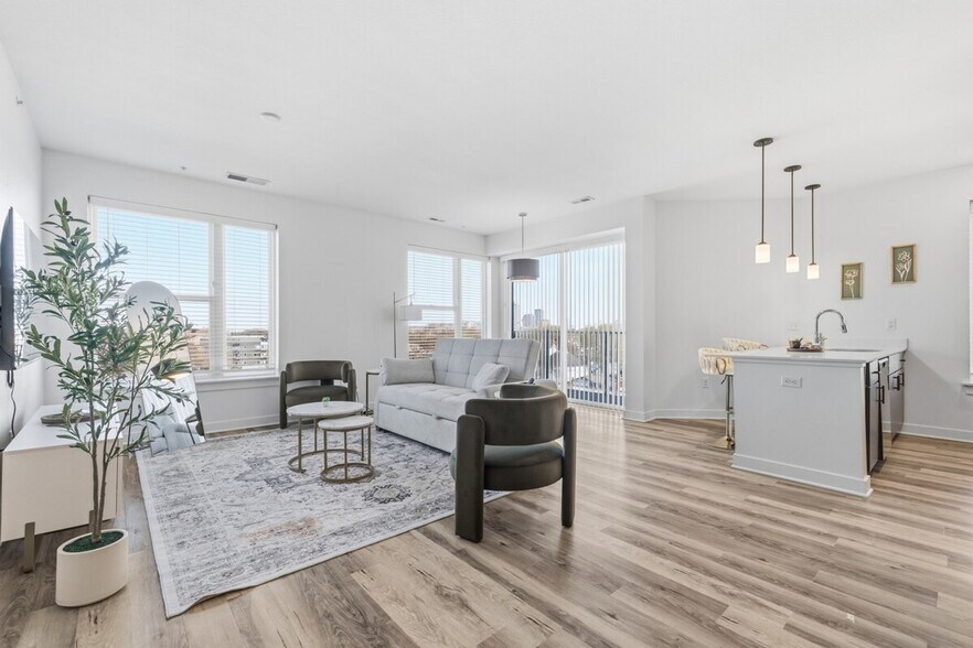 Building Photo - 1121 Laurel St