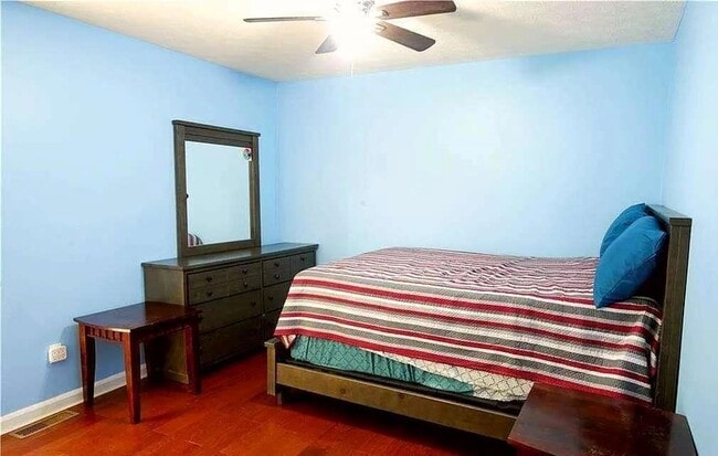 Building Photo - 852 Glynn Oaks Dr