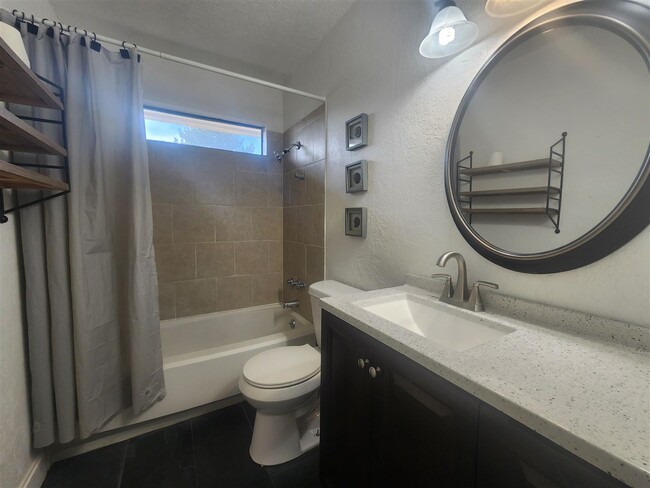 Building Photo - 6808 NW Willow Springs Dr