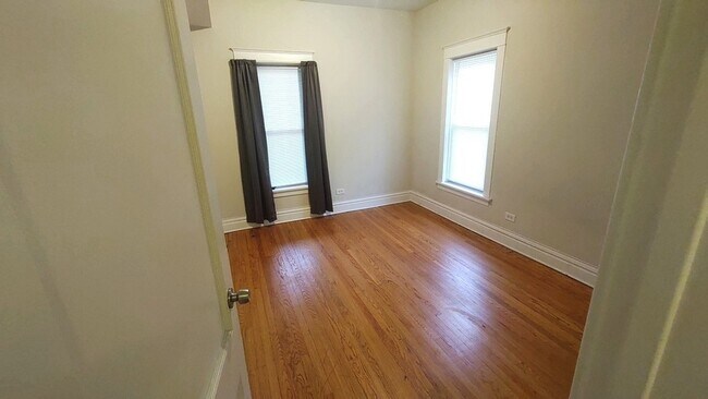 Building Photo - 111 N Center St