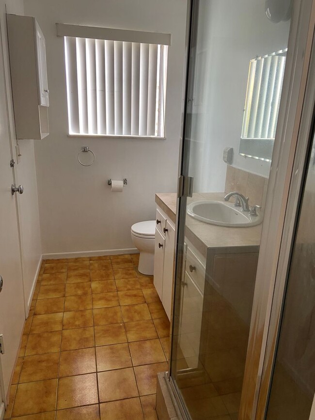 Building Photo - Eastside Studio Apartment for Rent