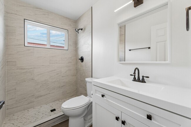 Building Photo - 4737 N 13th Ave