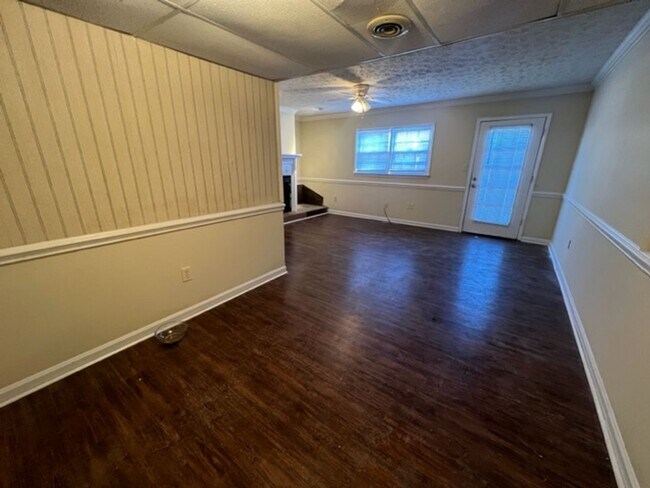 Building Photo - 2 Bed 2.5 Bath Condo