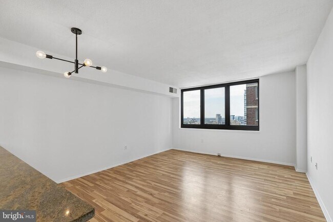 Building Photo - 1420 Locust St
