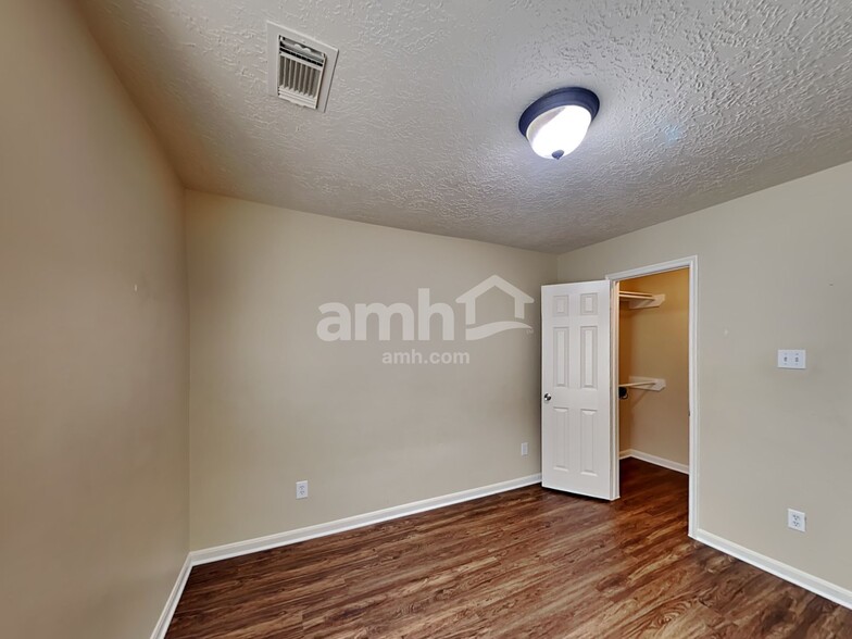 Building Photo - 2330 Colonial Springs Ln