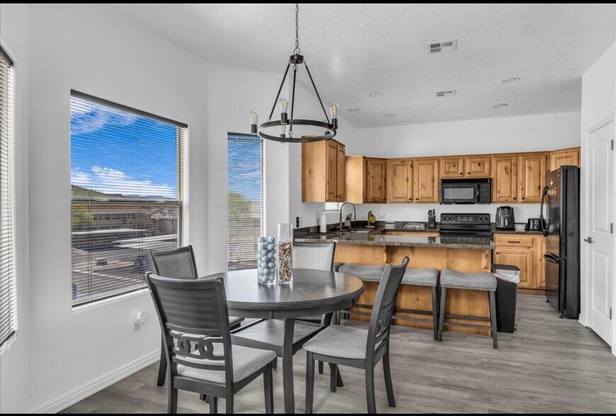 Building Photo - 1277 W Las Hurdes Dr