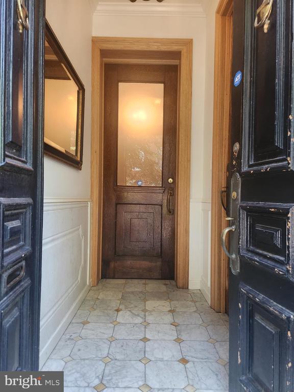 Building Photo - 2402 Lombard St