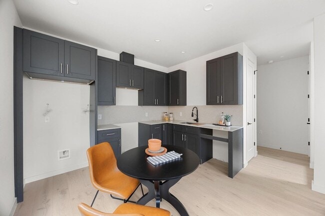 Building Photo - 1709 Maple Ave