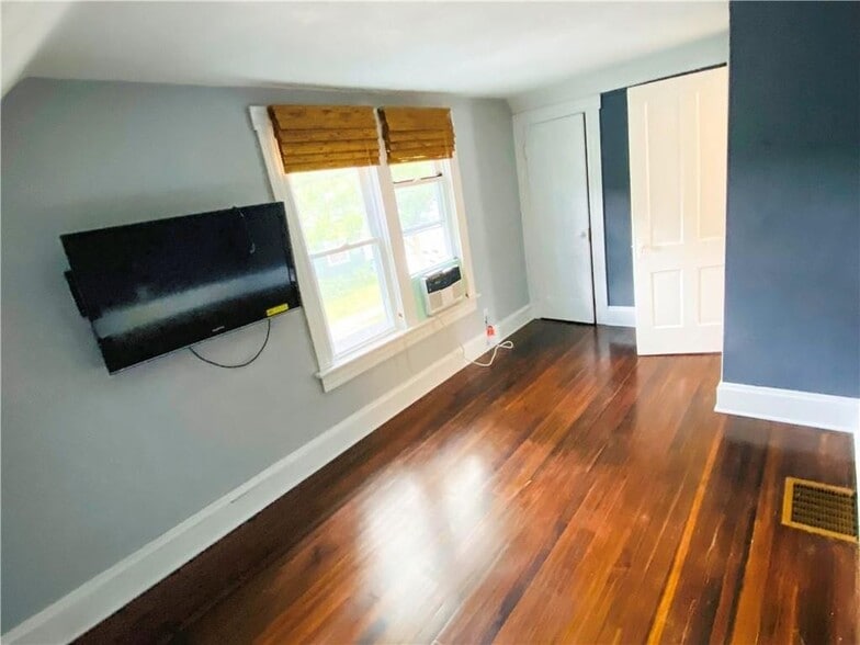 Building Photo - 222 Sanford St