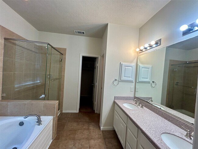 Building Photo - 14 N Winterport Cir