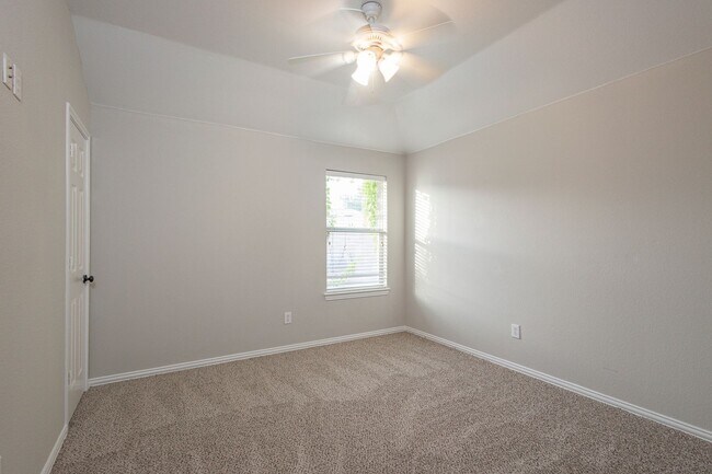 Building Photo - 1509 Heron Dr