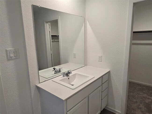 Building Photo - 5922 Starling Dr