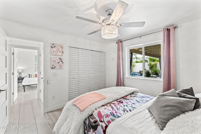 Building Photo - 7258 E Loma Ln