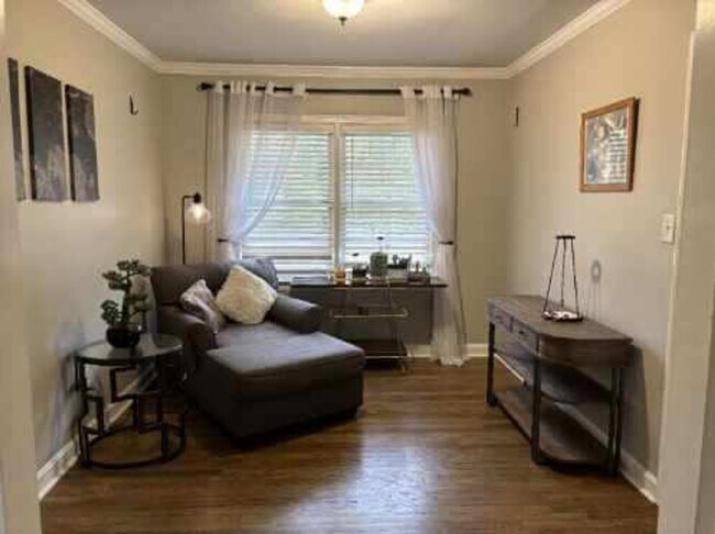Building Photo - Fully Furnished and Move-in Ready: Charming 2BR/1BA Home