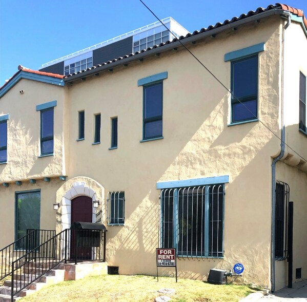 Building Photo - 7007 Willoughby Ave