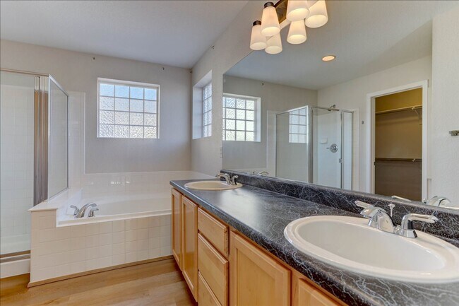 Building Photo - Stunning 5-Bedroom Home in Desirable McKay Landing – Available Now!