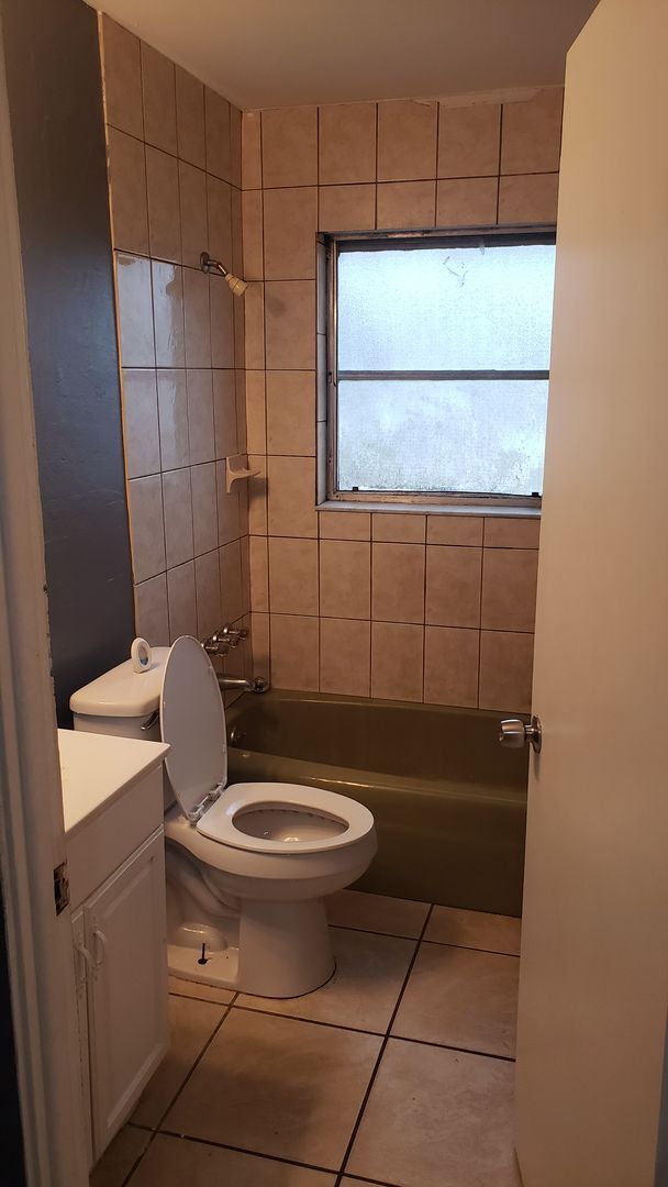 Building Photo - 3 bedroom 1 bath home