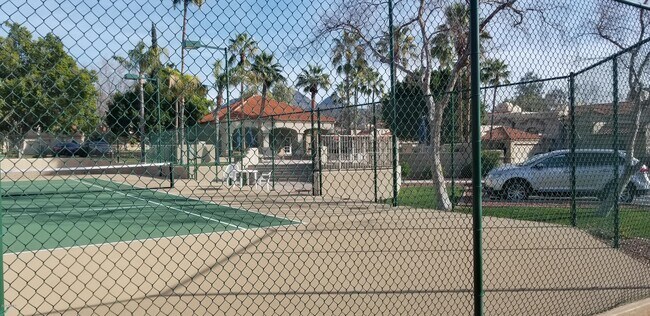 Building Photo - 6125 N 28th Pl