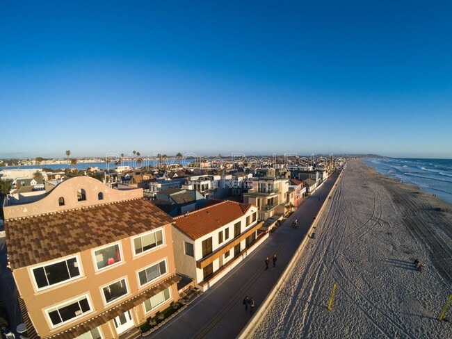 Building Photo - 713 Venice Ct.