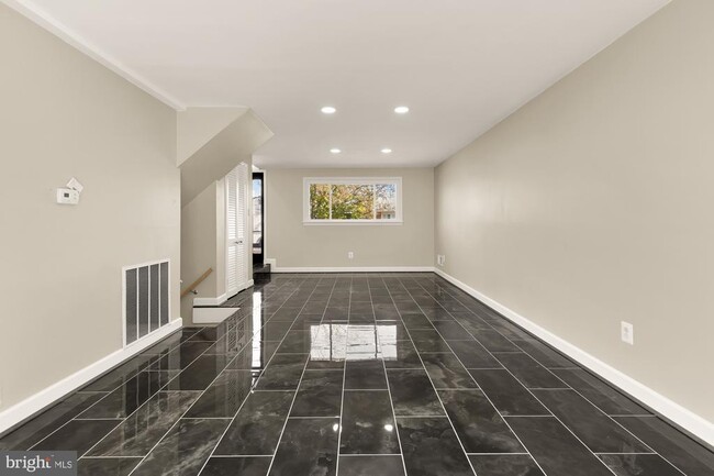 Building Photo - 8730 Ewing Dr